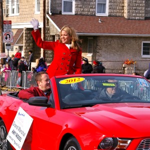 Parade Grand Marshall Amy Fadool Kane of Comcast Sportsnet waves to the crowd.